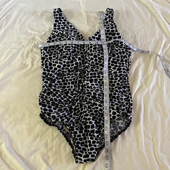 Miraclesuit Plus Size Black & White Dalmatian Dot Ruched One Piece Lined Wmn 16W - Picture 12 of 12